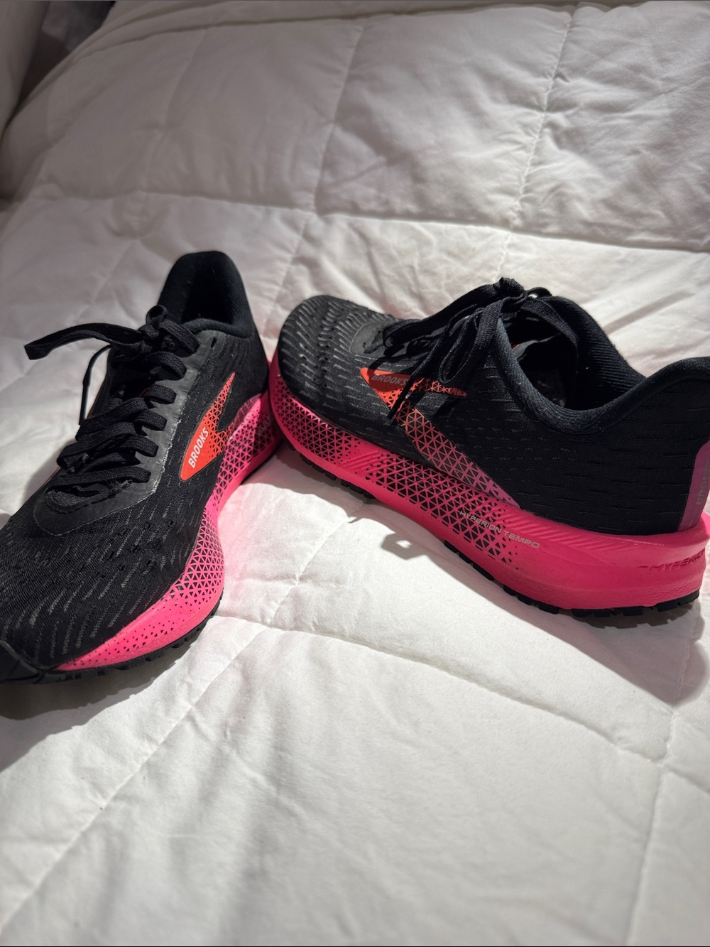 Brooks Hyperion Tempo Women's Black and Hot Pink Running Sneakers 7